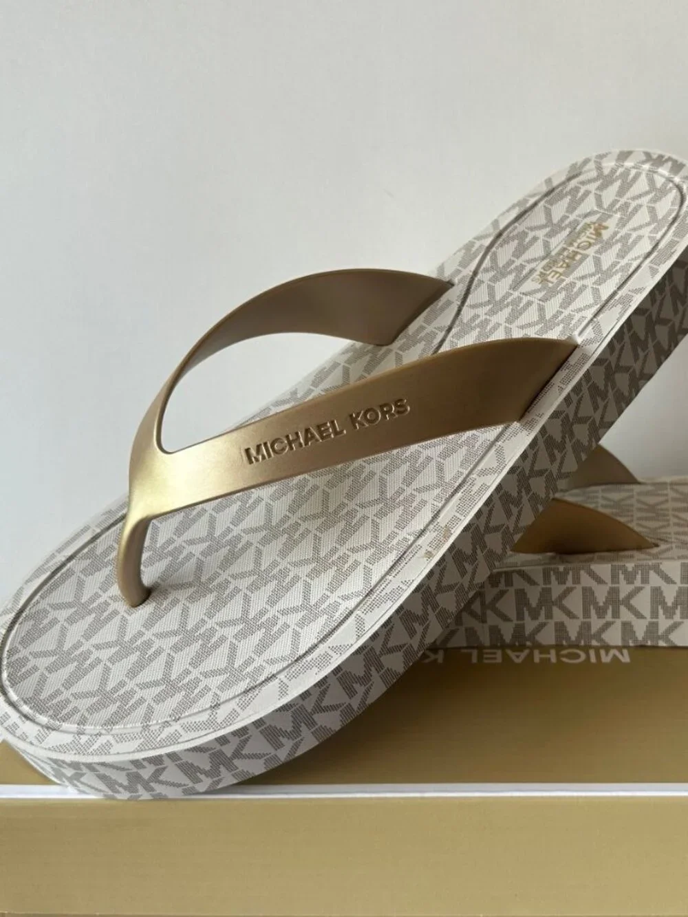 NIB Michael Kors libbie platform flip flops Size 11 - Picture 3 of 4